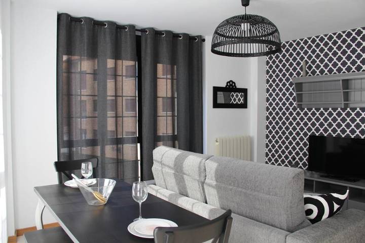 Gîte pour 3 personnes, avec Balcon ainsi que Terrasse et Vue à Nájera