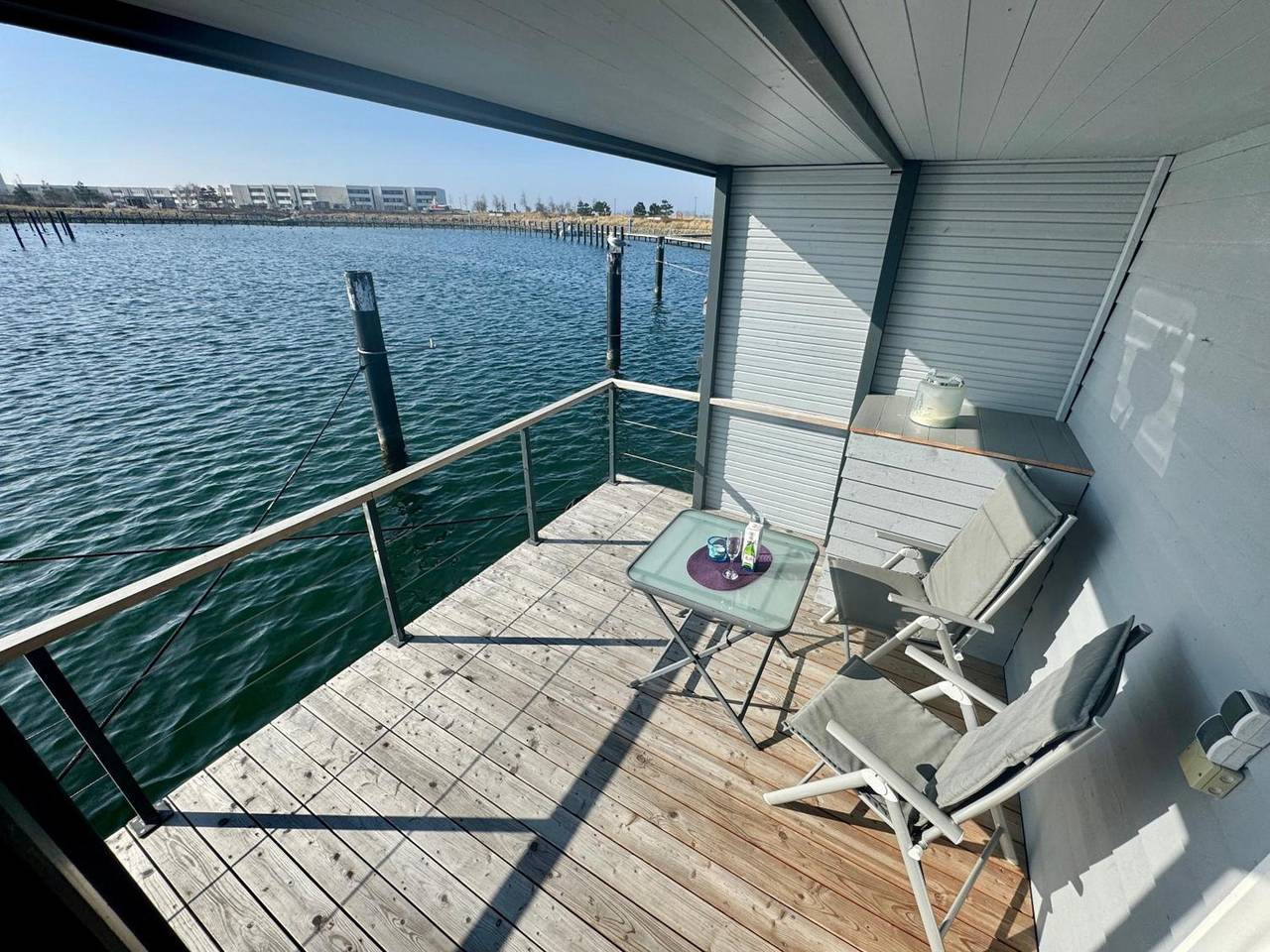 House Boat 'Lilla Lina' with Sea View, Private Terrace and Wi-Fi in Wschodnia Fehmarn, Burgtiefe Südstrand