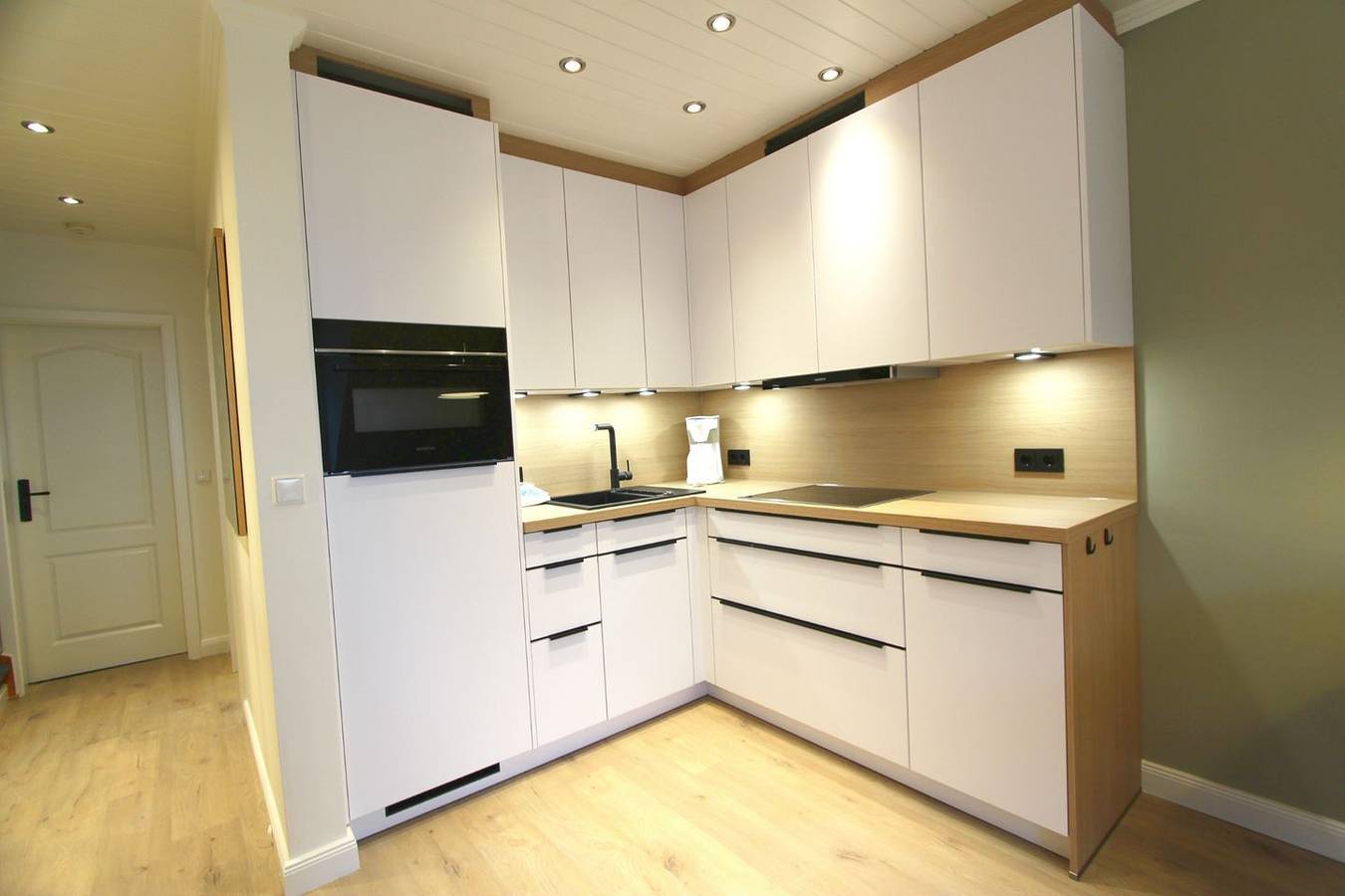 Ganze Wohnung, Gemütlich eingerichtetes Appartement mit Meerblick in extrem strandnaher Lage in Wenningstedt, Sylt