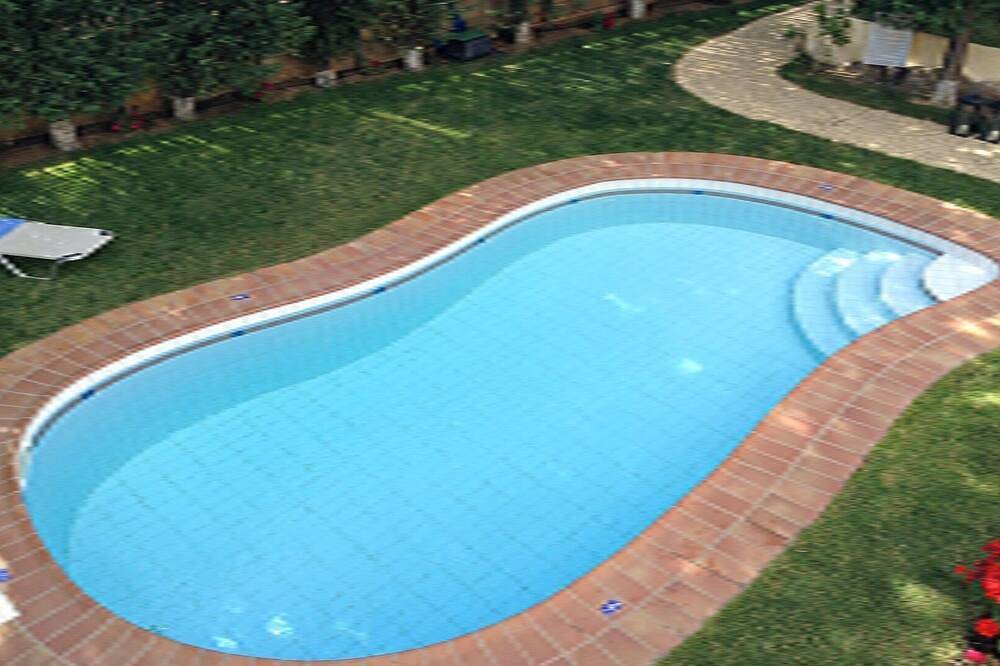 Villa Melody de Rock House (2 habitaciones, capacidad para 4) con jardín privado y piscina. in Platanias, Region de Chania