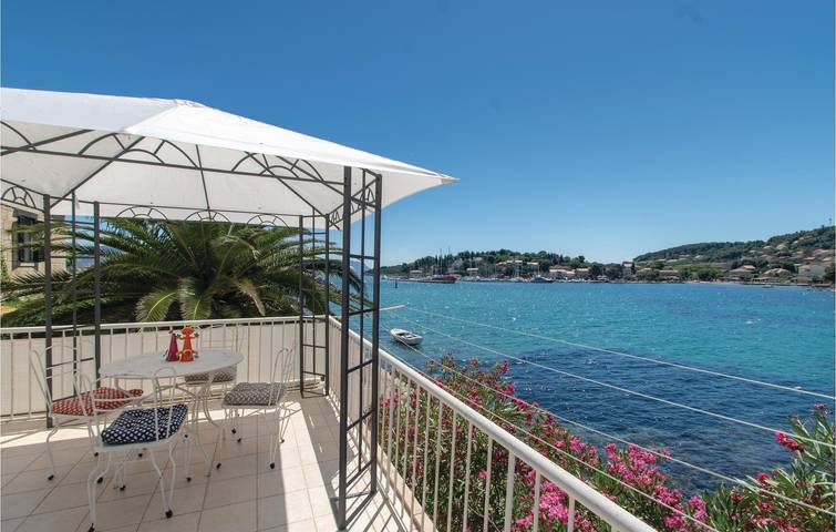 Location de vacances pour 8 personnes, avec terrasse à Lumbarda - 2