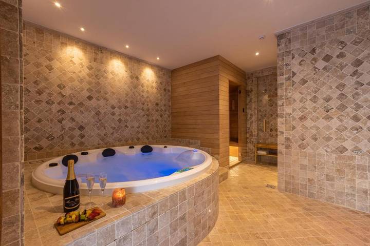 B&b per 2 persone, con Terrazza e Idromassaggio nonché Giardino e Sauna a Follonica