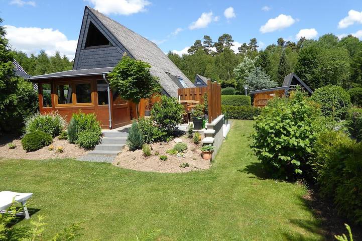 Ferienhaus für 4 Personen, mit Terrasse und Pool sowie Garten, mit Haustier in Blankenheim