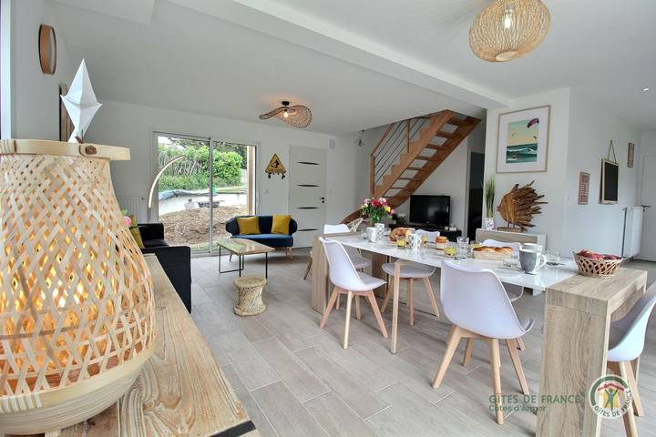 Gîte pour 8 personnes, avec Terrasse et Jardin dans Plage de la Ville Berneuf
