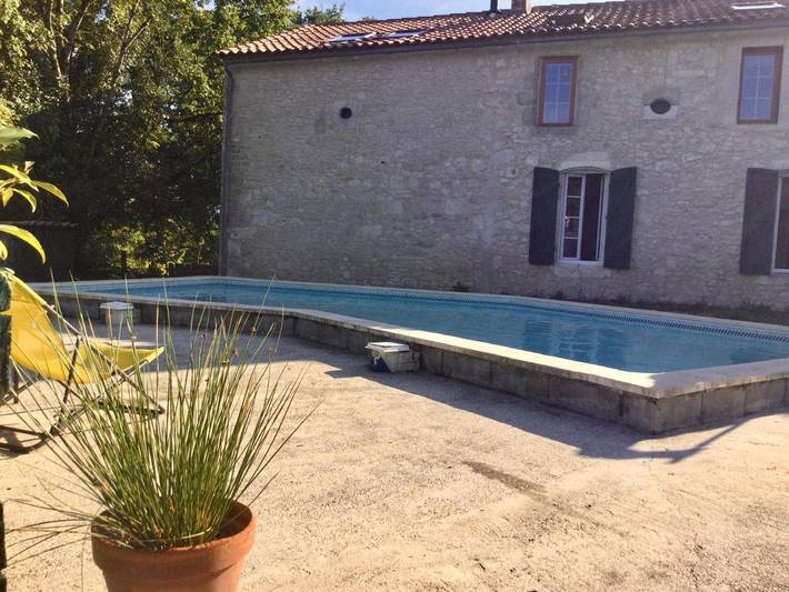 Chambre d’hôte pour 2 personnes, avec vue et jardin ainsi que terrasse et piscine à Savignac-de-Duras