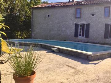 Cottage pour 2 personnes, avec terrasse et jardin ainsi que piscine et vue à Savignac-de-Duras