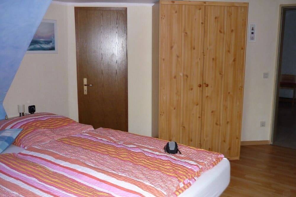 Ganze Wohnung, Für Familien, auch mit Hund, Blick auf den Deich und kurzem Weg zum Strand in Neuharlingersiel, Nordseeküste