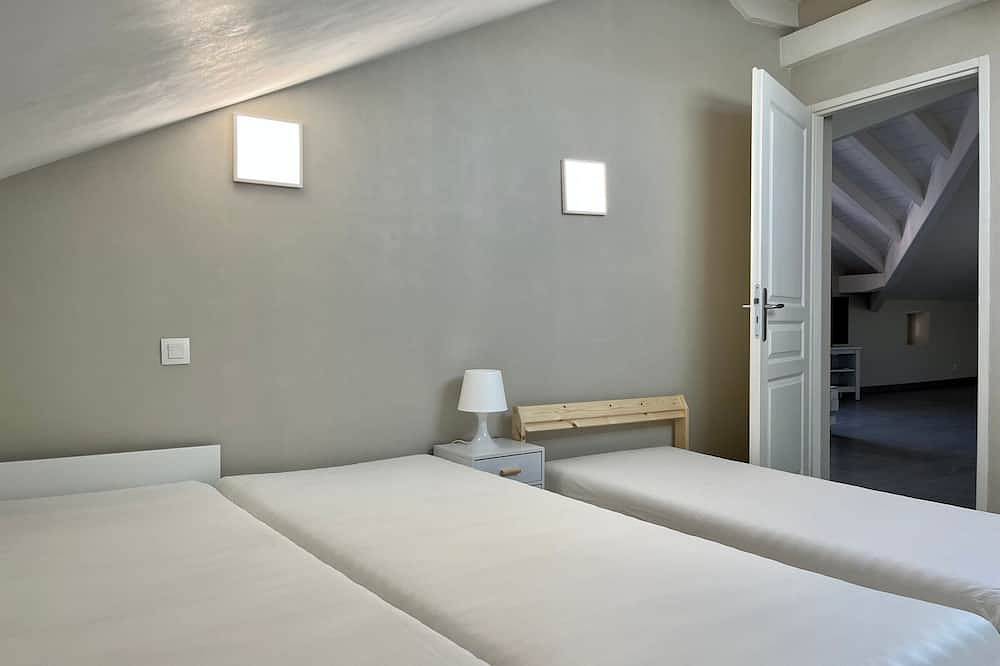 Entire apartment, Cozy 3rd-Floor T3 Next to Border - Modern, Spacious, Close to Shops & Beach in Urrugne, Bayonne region