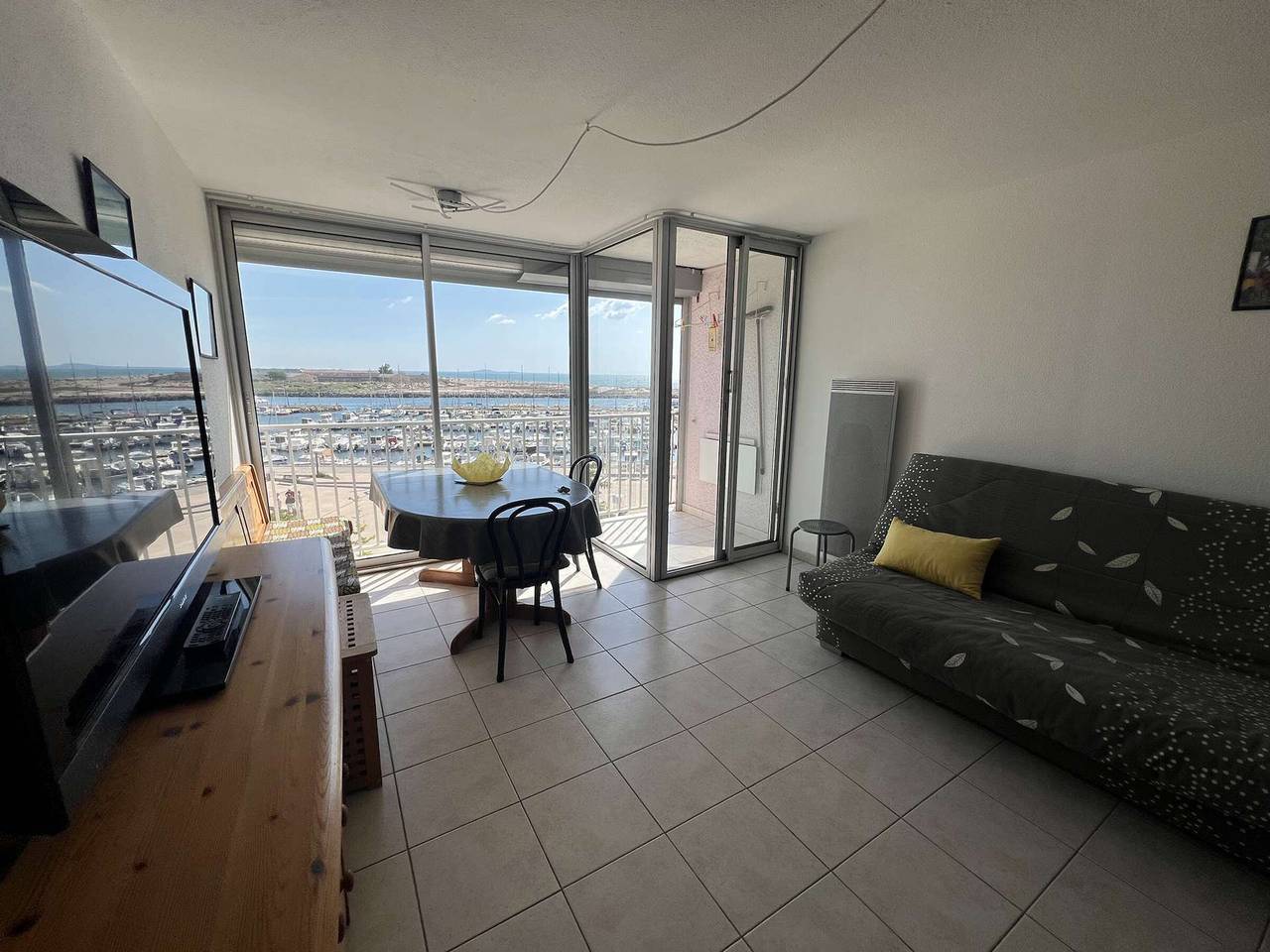Entire studio, Studio cabin, port view, 4 pers, 100m to beach in Valras-Plage, Côte d'Améthyste
