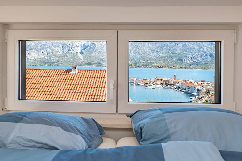 Awesome home in Vinjerac in Posedarje, Zadar