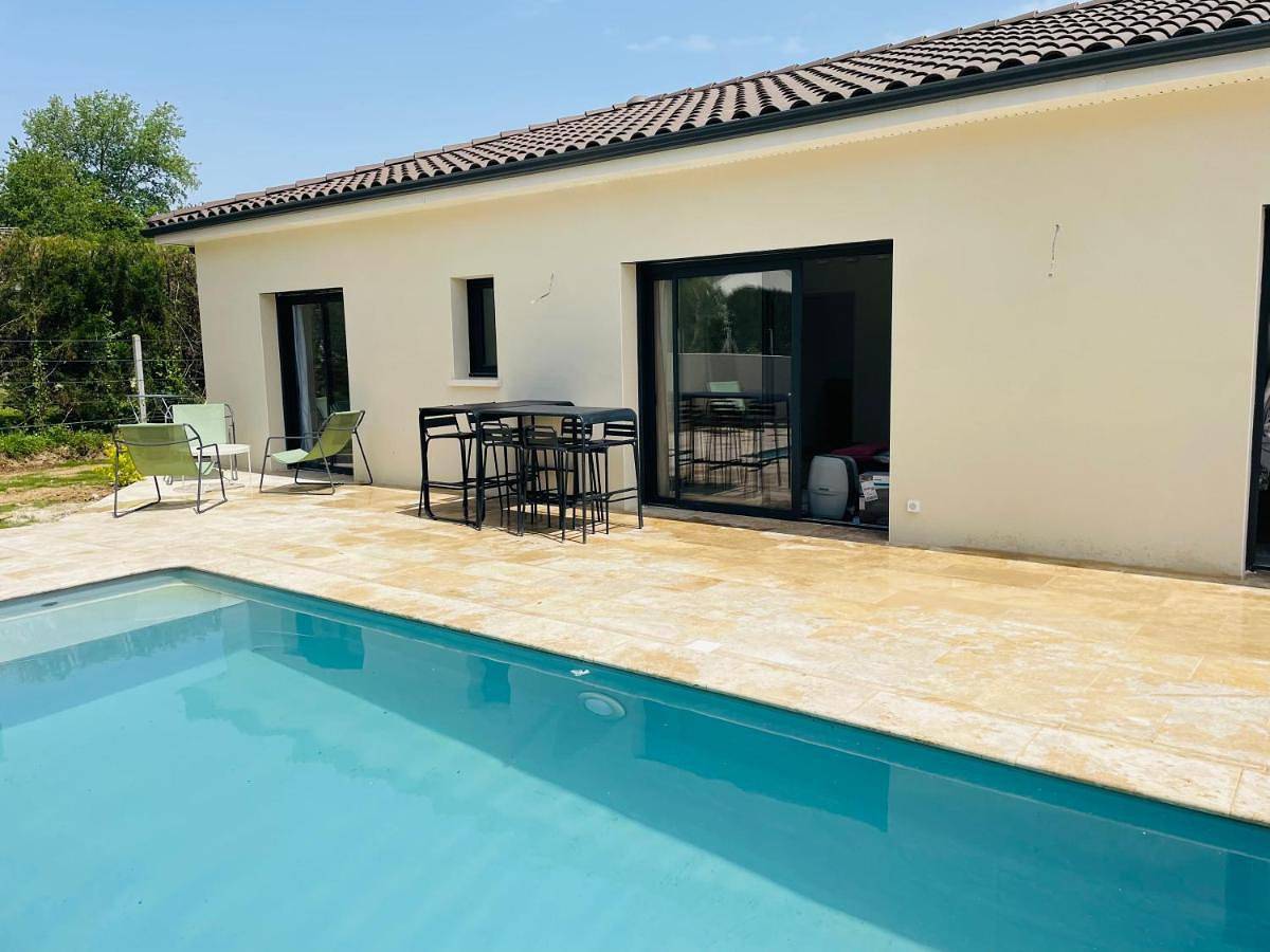 Three-Bedroom Holiday Home in Creysse, Périgord Pourpre
