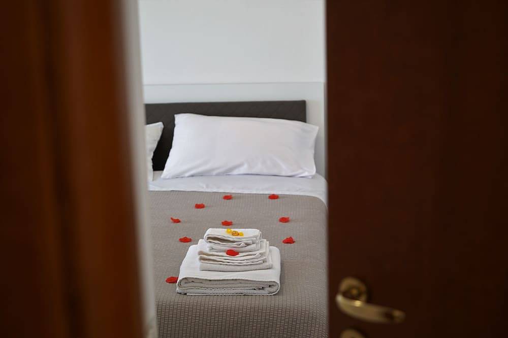 Entire apartment, Deluxe apartment with balcony overlooking the rock in Matera, Piana del Metaponto