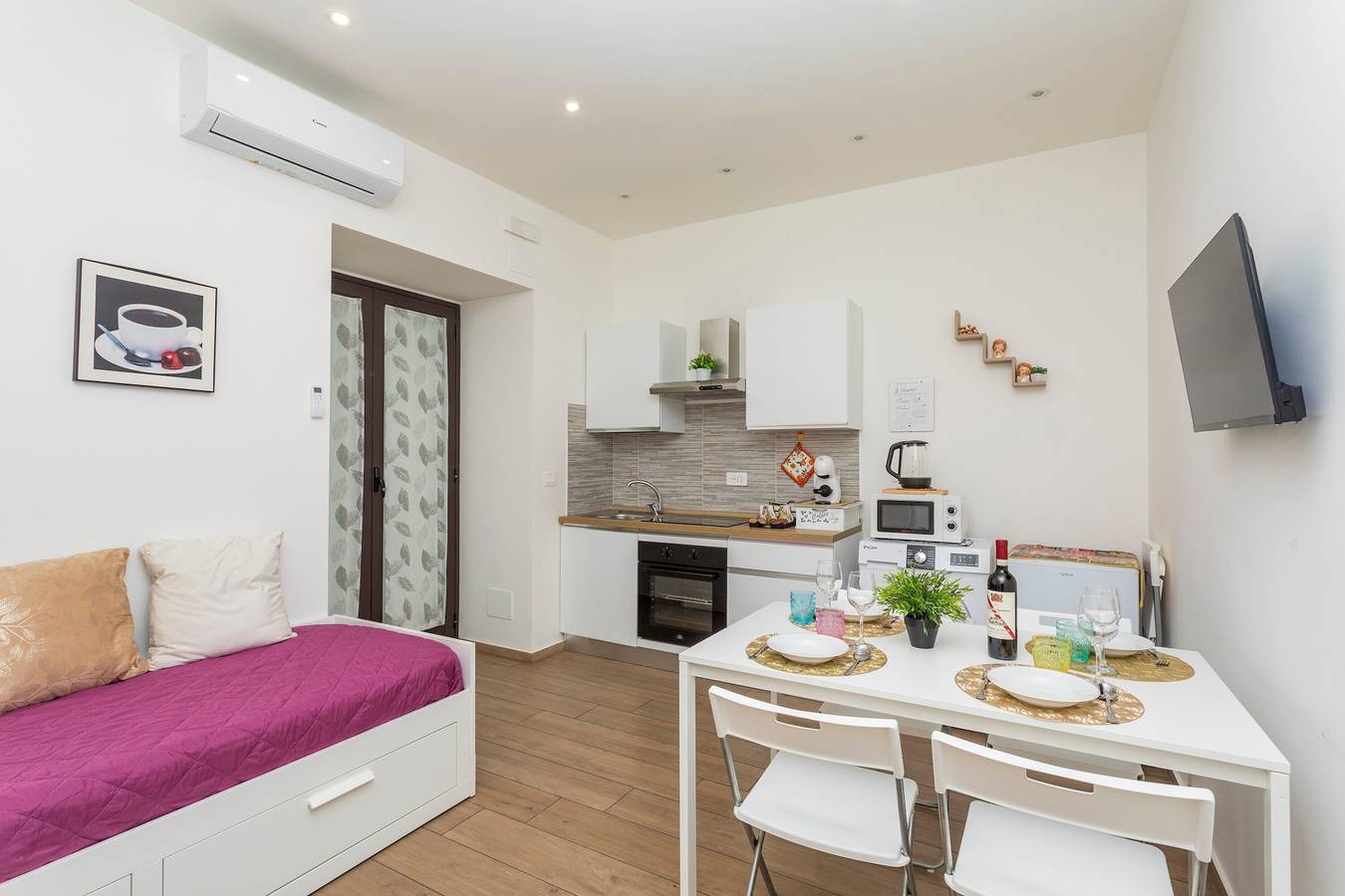 Ganze Wohnung, Apartment 'Il Tulipano House' mit privater Terrasse, Wlan und Klimaanlage in Catania, Catania Provinz