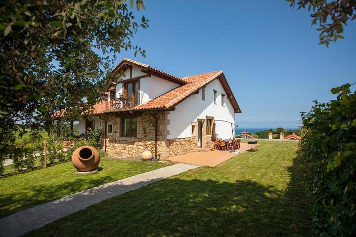 Casa rural para 8 personas, con Balcón y Jardín en 