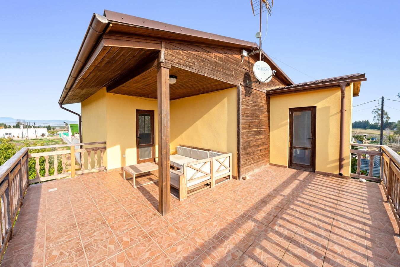 Chalet 'La Casa De Clara Y Roger' with Shared Terrace, Balcony and Wi-Fi in Sant Jaume d'Enveja, Ebro Delta