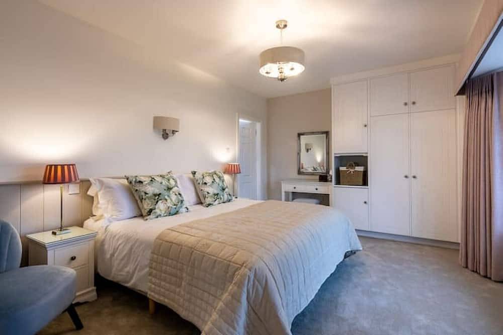 Outstanding  Luxurious House in Killarney- 5mins walk to Killarney Town Centre in Scrahane, Killarney