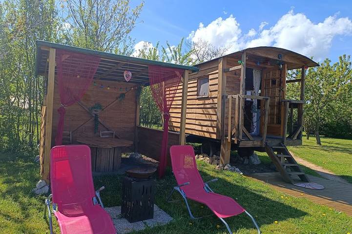 Gîte pour 2 personnes, avec jardin à Boucé