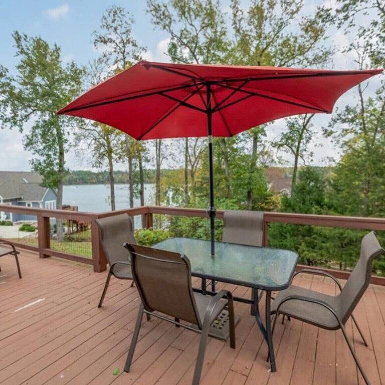 Charming home with lake views in Lake Gaston