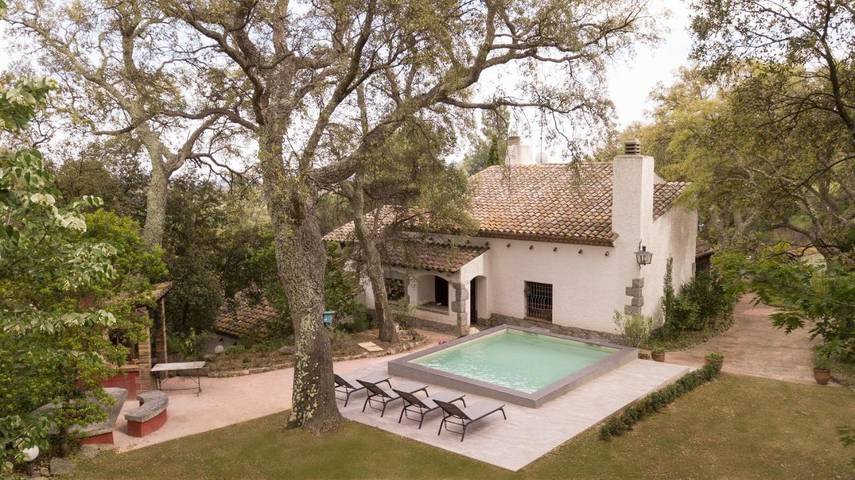 Location de vacances pour 10 personnes, avec Balcon et Terrasse ainsi que Jardin et Piscine à Maçanet de Cabrenys