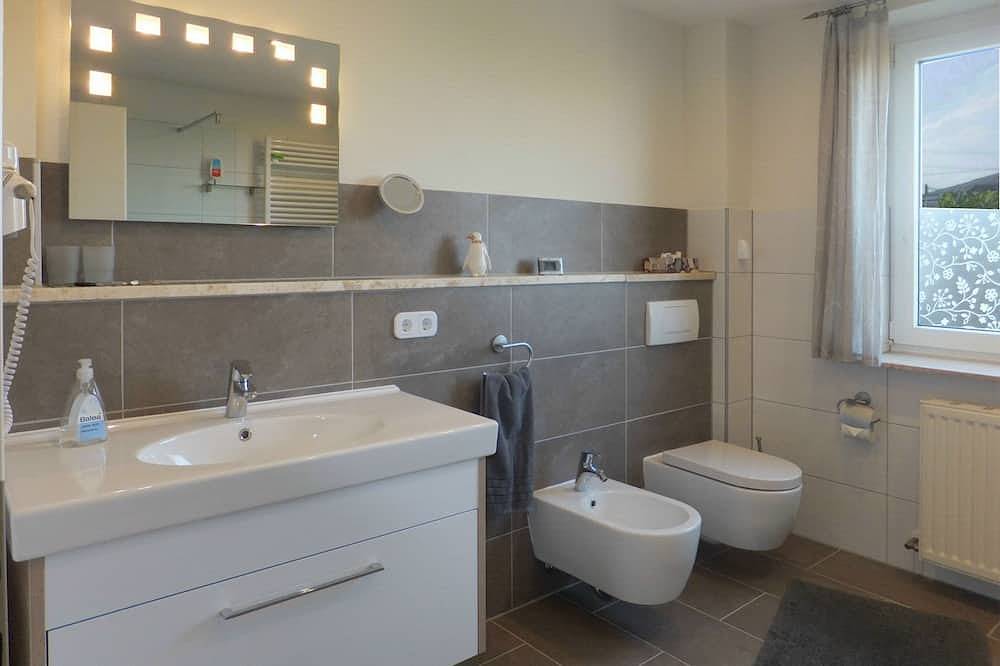 Apartamento inteiro, 5 star holiday apartment “Am Mönkeberg” in the Weserbergland in Emmerthal, Weser Hills