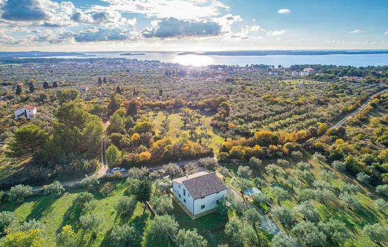 Villa für 6 Personen, mit Whirlpool und Terrasse sowie Garten in Fazana