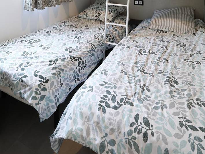 Camping Sites et Paysages - Le Vaubarlet  - Mobilheim 7 personen - La Tribu- Mobil Home 4* 7 pers in Sainte-Sigolène, Haute-Loire