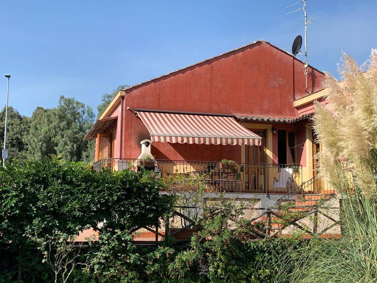 Casa Gino Petrulli Etna, villa con piscina in Zafferana Etnea, Etna