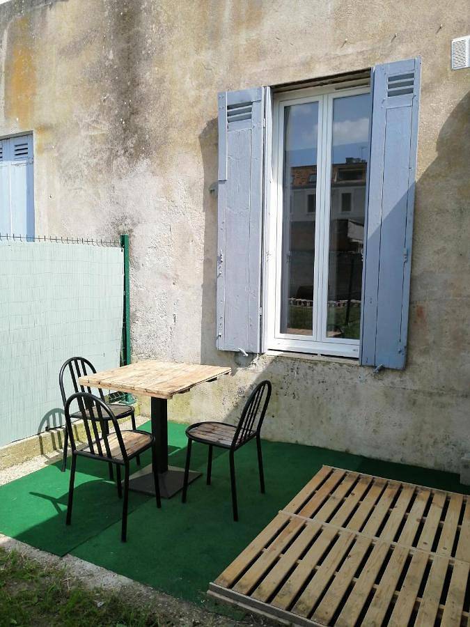 Appartement entier, One-Bedroom Apartment in Tonneins, Région de Marmande
