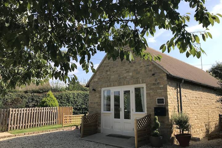Cottage for 2 people, with terrace and garden, with pets in The Cotswolds