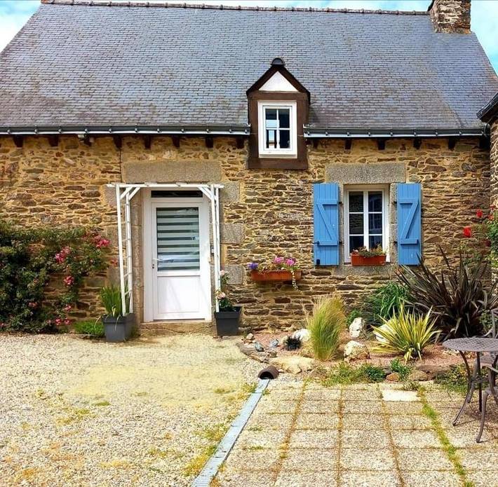 Gîte pour 5 personnes, avec jardin ainsi que piscine et vue, animaux acceptés à Crédin