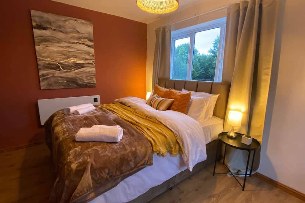 Entire apartment, Newly redecorated home for contractors and familes! in Wolverhampton, Birmingham Area