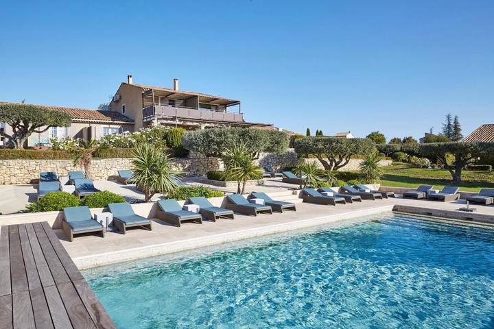 Hôtel pour 2 personnes, avec piscine ainsi que jardin et jacuzzi, animaux acceptés