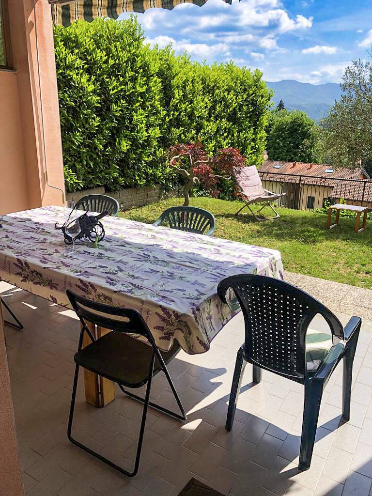 Appartement entier, Appartement de vacances pour 5 personnes avec piscine in Bosco Valtravaglia, Commune de Montegrino Valtravaglia