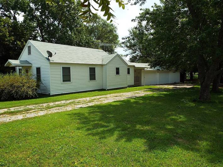 Vacation house for 6 people, with yard in Kansas