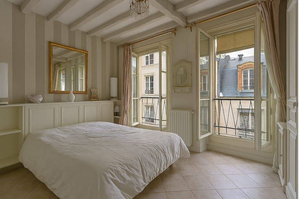 Entire apartment, ✨ Apartment Marie-Antoinette | Elegance & Prestige in the pedestrian center in Fontainebleau, Seine-et-Marne