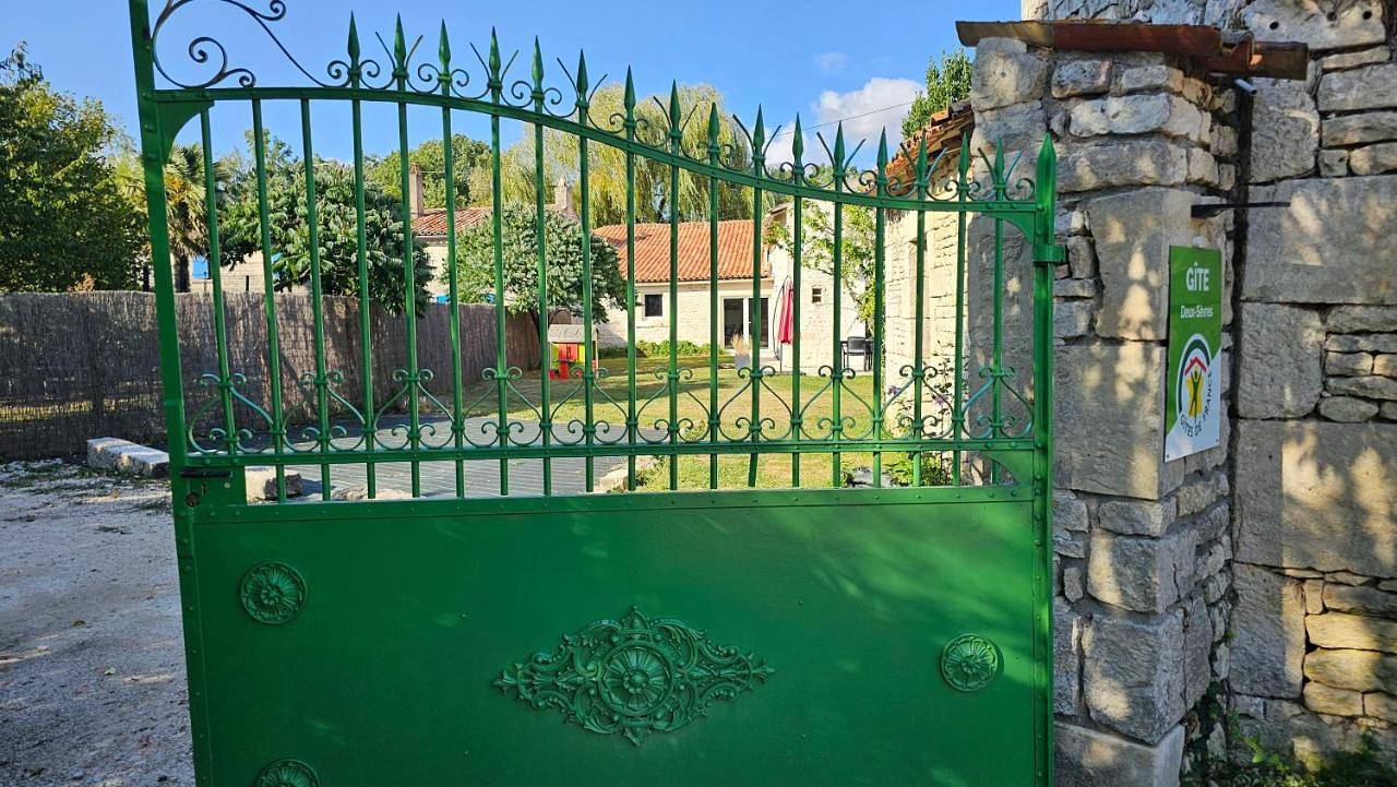 Two-Bedroom House in Coulon, Région de Niort