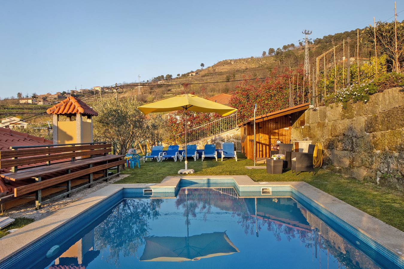 Country House 'Quinta Do Sonho' with Mountain View, Wi-Fi and Air Conditioning in Resende, Douro Valley