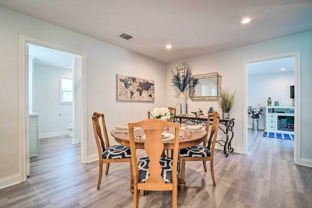 Vacation House for 9 Guests in Lake Conroe, Texas