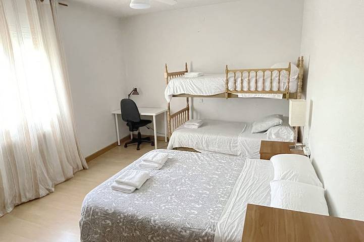 Villa con Piscina Privada, Gran Jardín y Ocio a 20 min de Madrid in Navalcarnero, Área Metropolitana de Madrid