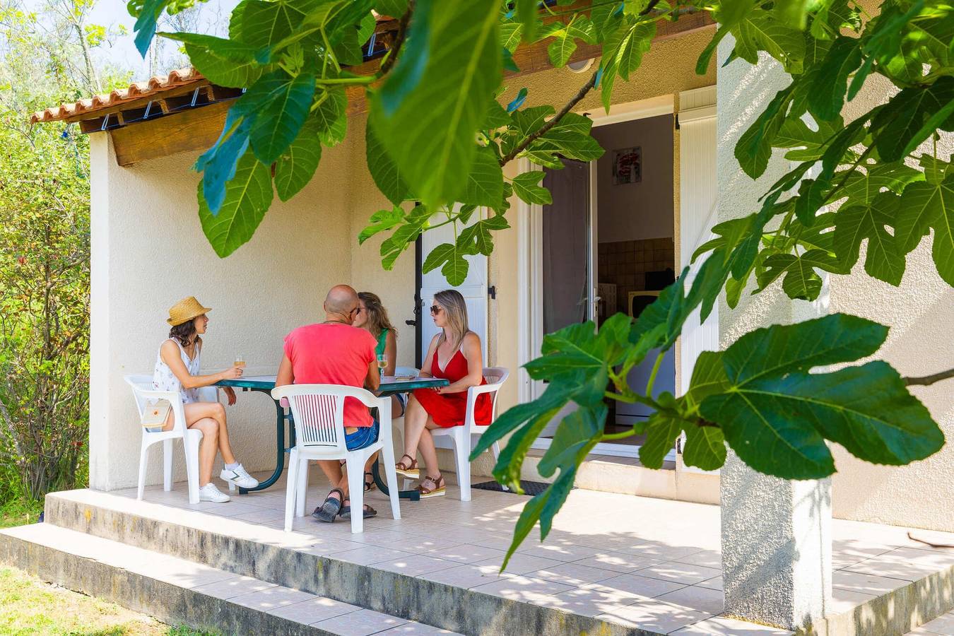 Gite Le Micocoulier La Fontinelle en Ardèche, cerca de Bessas, con piscina y vistas in Bessas, Ardèche