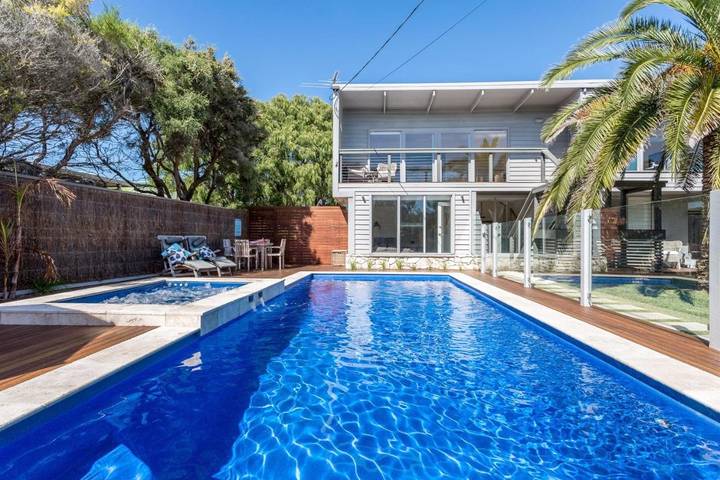 Casa de vacaciones para 13 personas, con jacuzzi además de jardín y piscina - 1