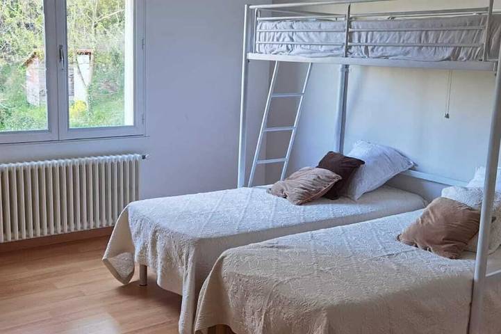 Location de vacances pour 11 personnes, avec jardin et balcon à Cornillon-Confoux - 4