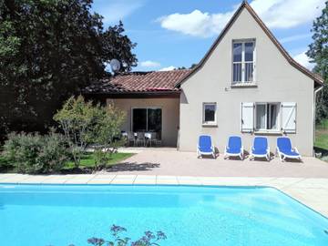 Cottage pour 8 personnes, avec piscine et terrasse à Loubressac