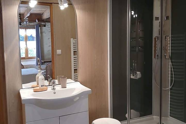 Gîte pour 2 personnes, avec terrasse et jardin à Bazoges-en-Pareds - 3