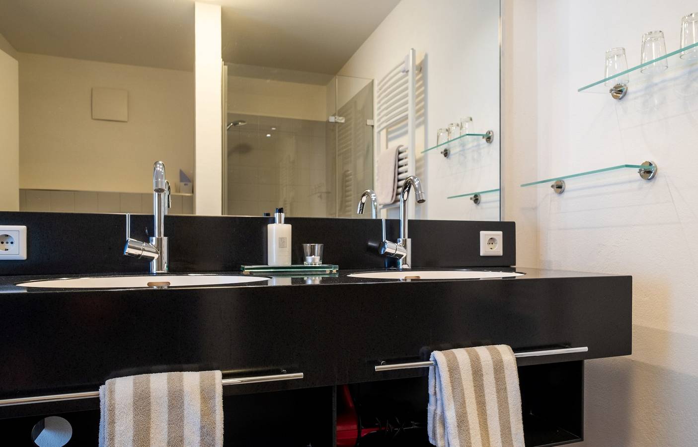 Ganze Wohnung, 5-Sterne Komfort-Ferienhaus Jümmers - 'Niklas', in erster Reihe, direkt am Nationalpark Wattenmeer in Horumersiel, Wangerland