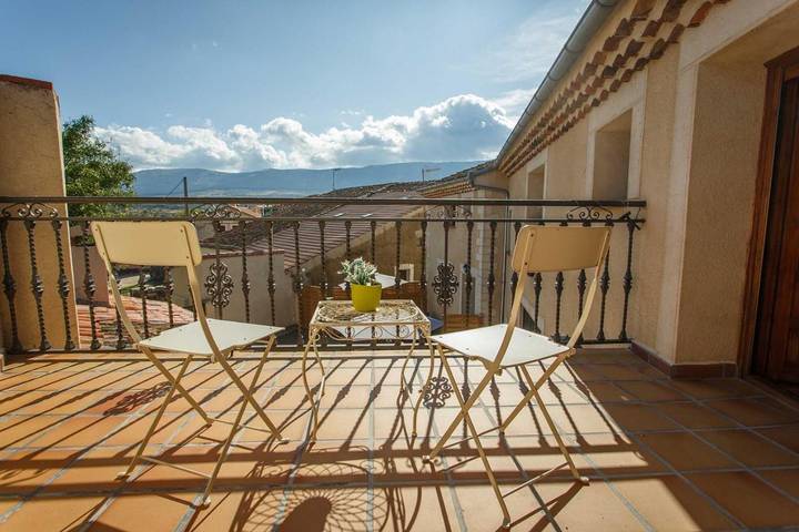 Casa rural para 9 personas, con vistas y terraza, Se admiten mascotas en Aldealengua de Pedraza