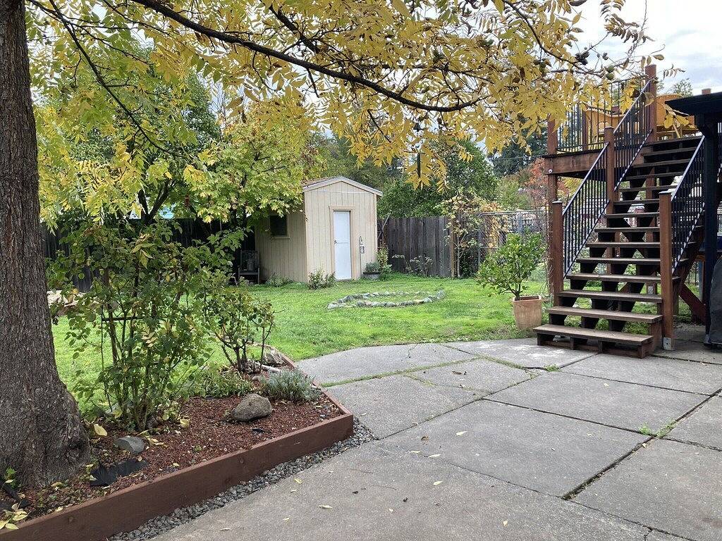 Ganze Wohnung, 2 Bedroom Flat With Short Walk to Downtown in Cloverdale, California North Coast