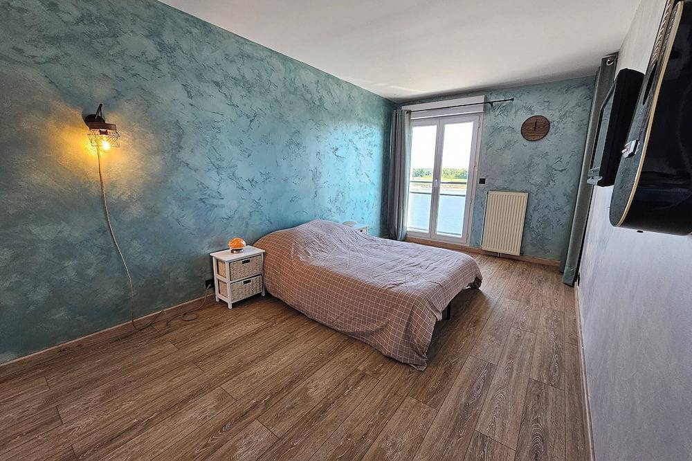 Apartamento entero, Spacious apartment. Overlooking the Seine, close to transport links. in Ablon-sur-Seine, Valle del Marne