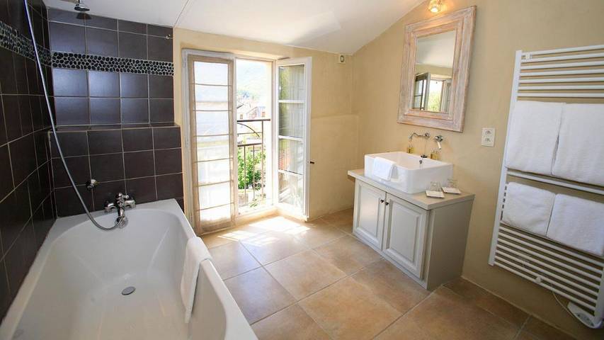 Hôtel pour 4 personnes, avec jardin ainsi que piscine et sauna à Hérépian - 4