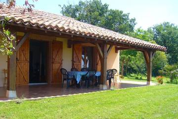 Gîte pour 7 personnes, avec terrasse et jardin à Gimont